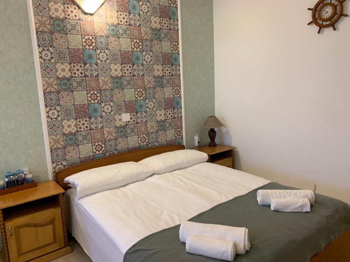 וארנה Sunray Guest House, Private Rooms & Apartment With Lovely Sea View מראה חיצוני תמונה