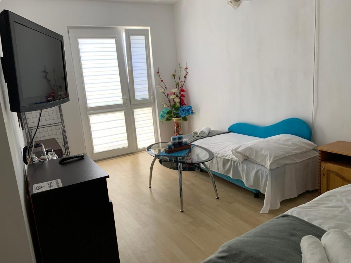 וארנה Sunray Guest House, Private Rooms & Apartment With Lovely Sea View מראה חיצוני תמונה