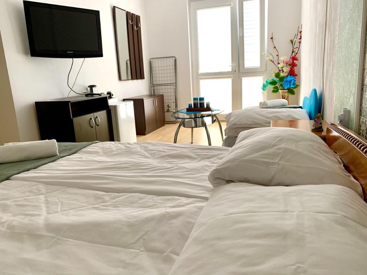וארנה Sunray Guest House, Private Rooms & Apartment With Lovely Sea View מראה חיצוני תמונה