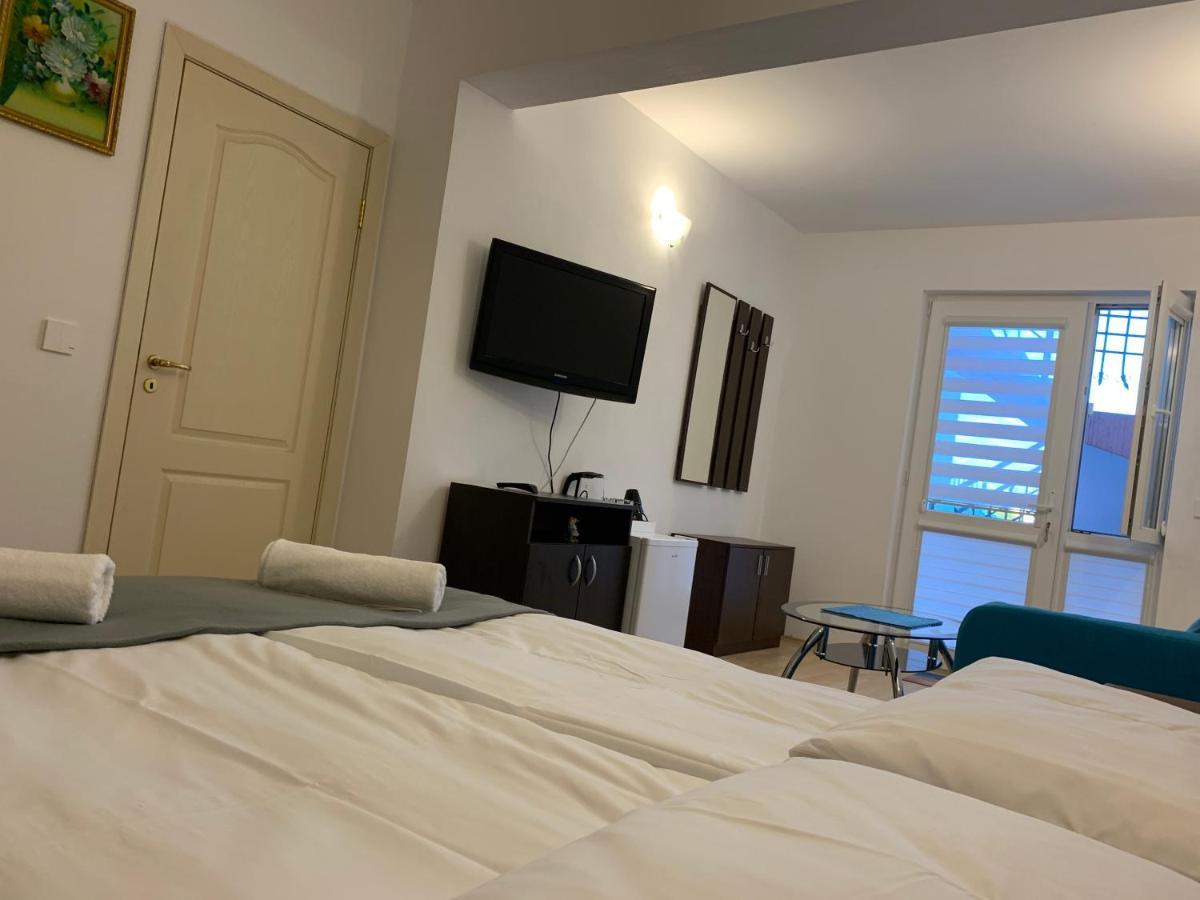 וארנה Sunray Guest House, Private Rooms & Apartment With Lovely Sea View מראה חיצוני תמונה