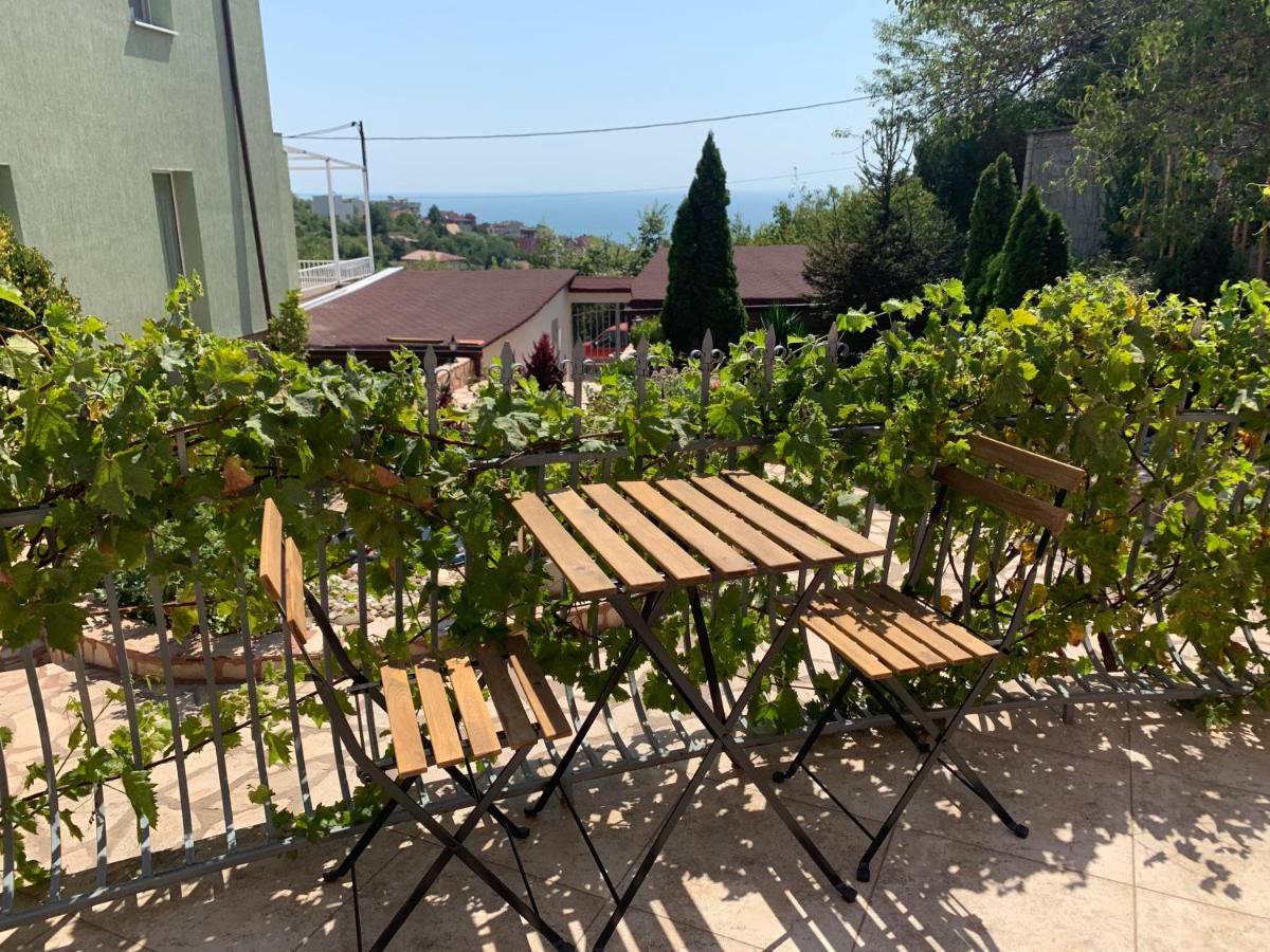 וארנה Sunray Guest House, Private Rooms & Apartment With Lovely Sea View מראה חיצוני תמונה