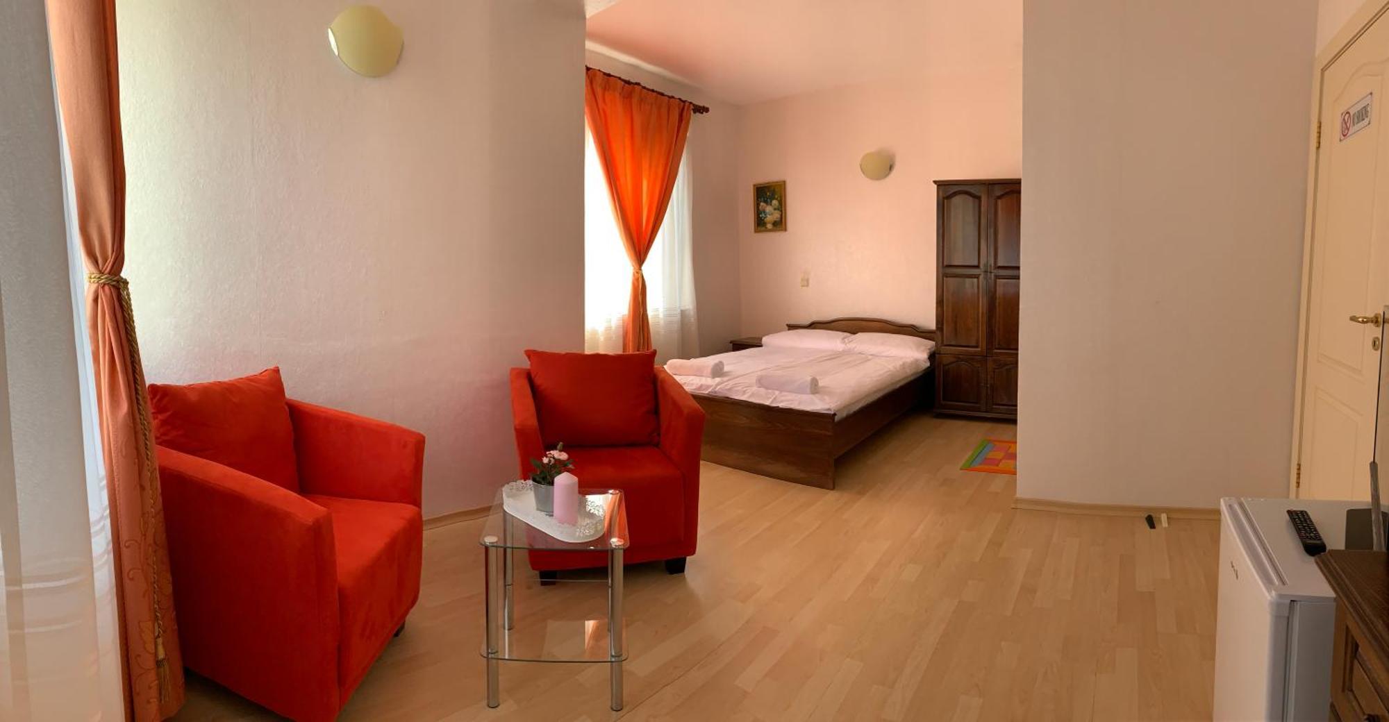 וארנה Sunray Guest House, Private Rooms & Apartment With Lovely Sea View מראה חיצוני תמונה