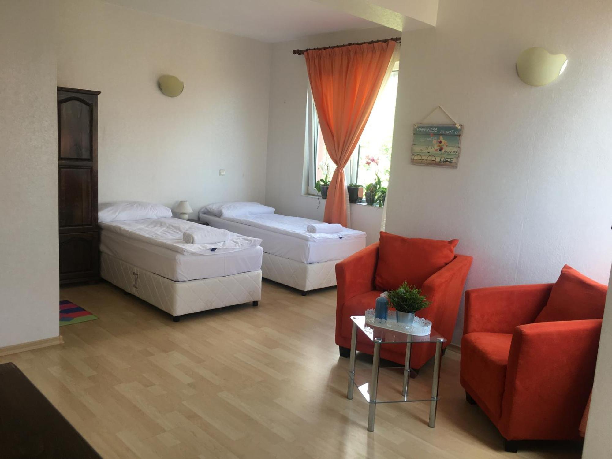 וארנה Sunray Guest House, Private Rooms & Apartment With Lovely Sea View מראה חיצוני תמונה