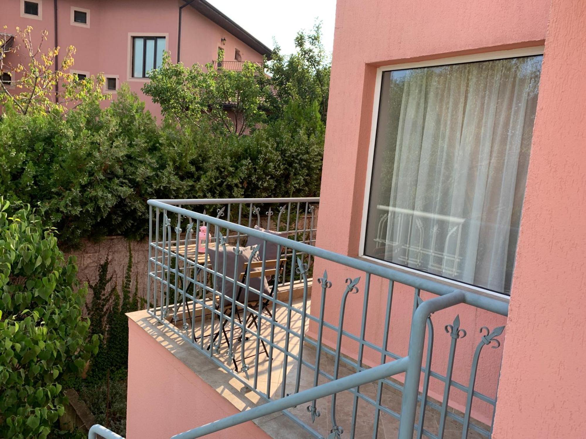 וארנה Sunray Guest House, Private Rooms & Apartment With Lovely Sea View מראה חיצוני תמונה