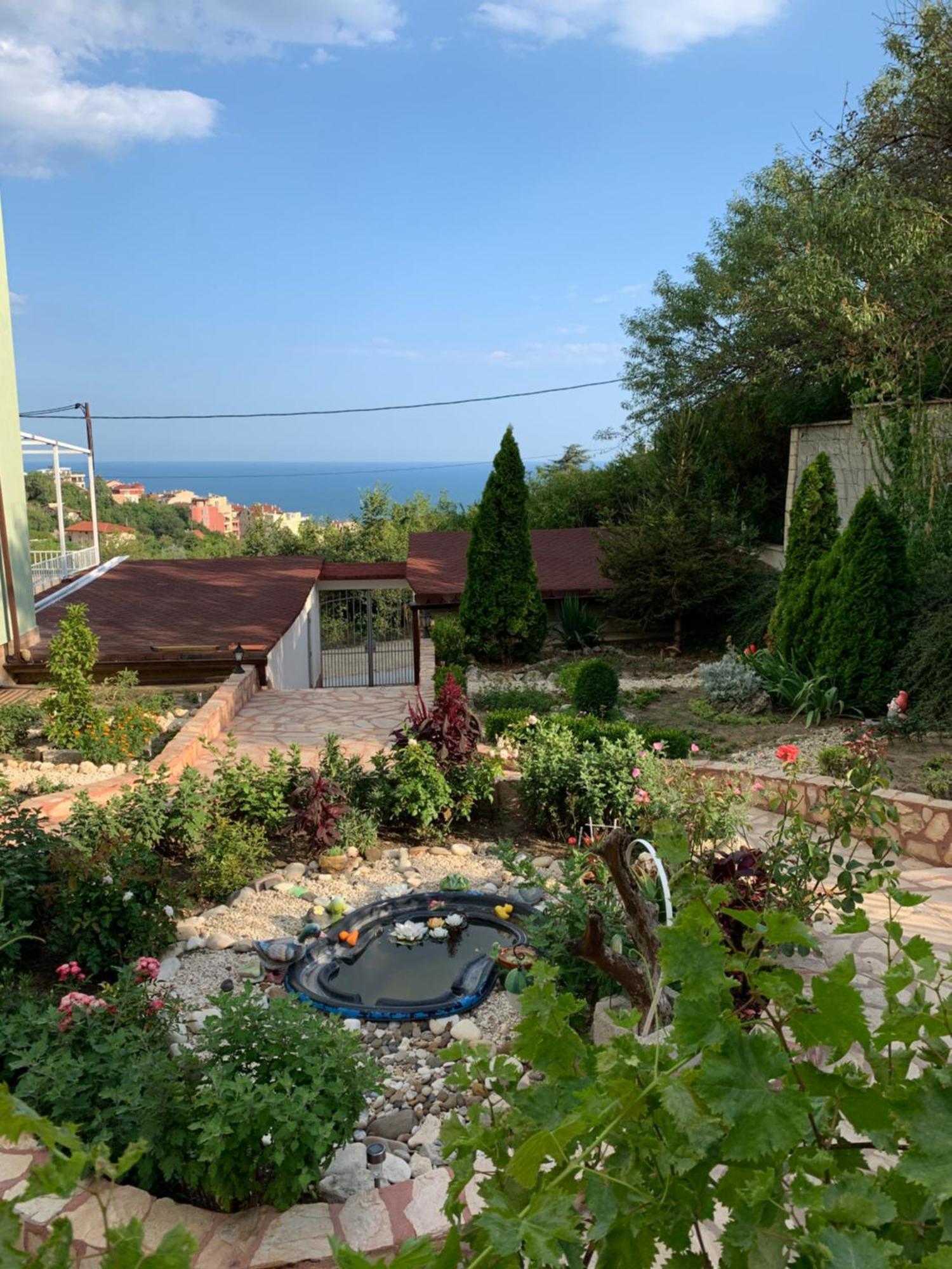 וארנה Sunray Guest House, Private Rooms & Apartment With Lovely Sea View מראה חיצוני תמונה