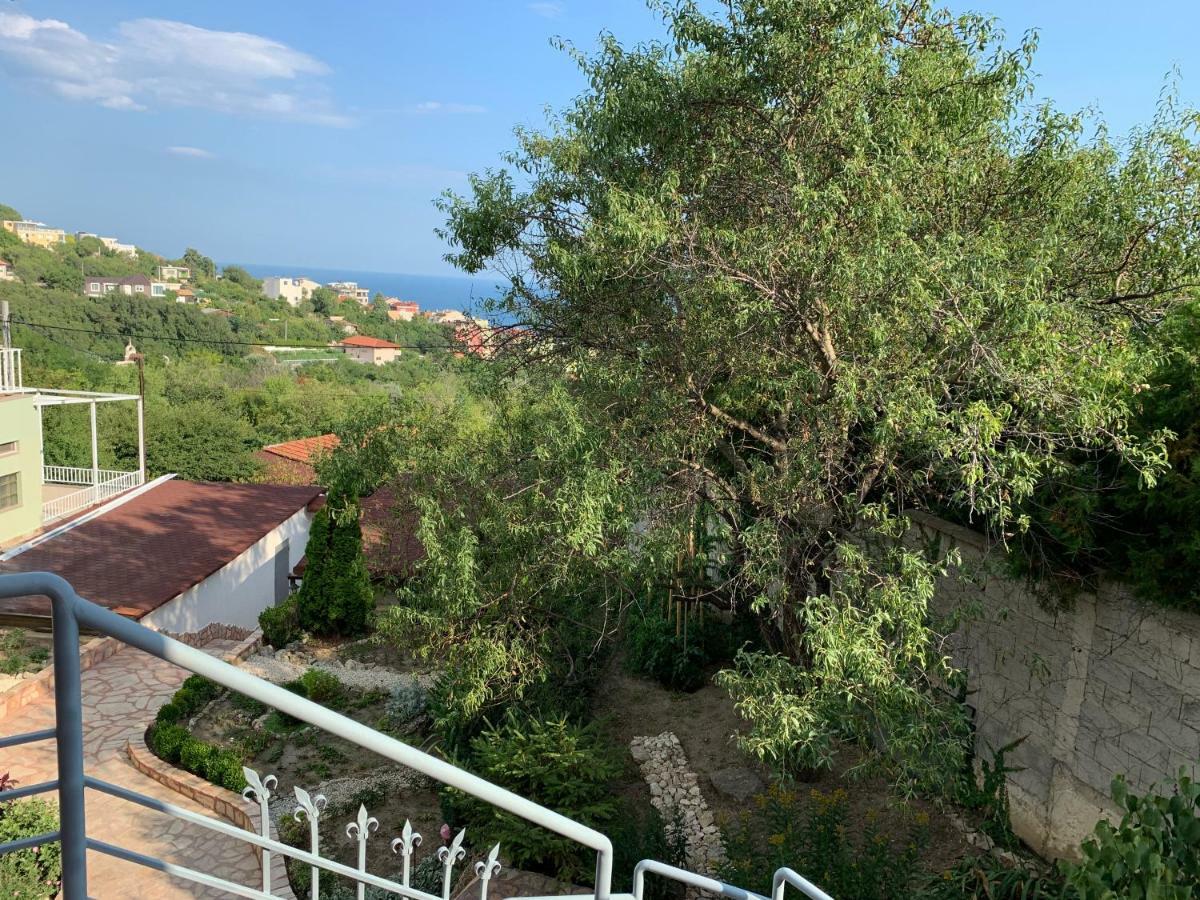 וארנה Sunray Guest House, Private Rooms & Apartment With Lovely Sea View מראה חיצוני תמונה