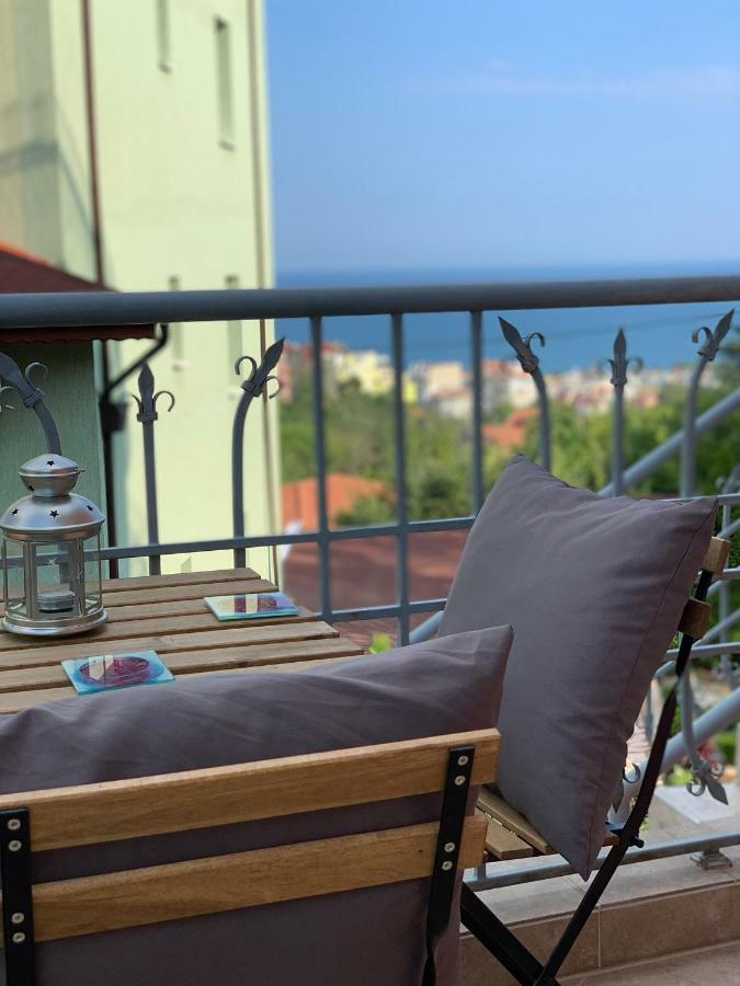 וארנה Sunray Guest House, Private Rooms & Apartment With Lovely Sea View מראה חיצוני תמונה